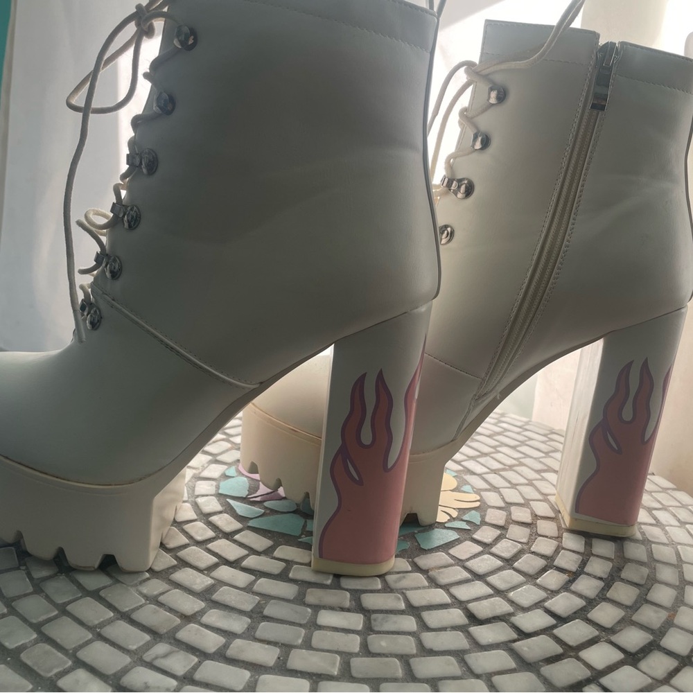 La Moda 5 inch platform boots
